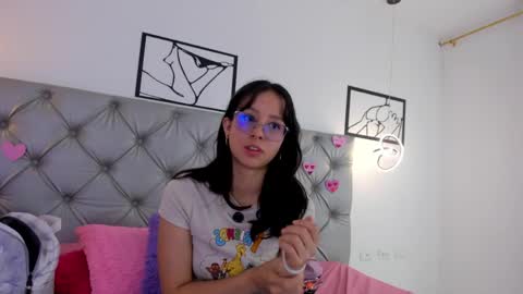 natalia online show from April 1, 2026, 4:04 pm