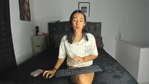 Snapshot of natalia54_ chatting on February 22, 2025, 2:06 am NATI  online show from February 22, 2025, 2:06 am