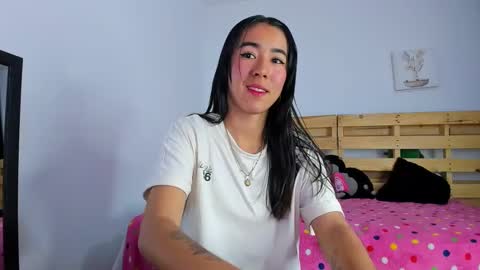 Snapshot of natalia54_ chatting on October 1, 2025, 1:33 am NATI  online show from October 1, 2025, 1:33 am