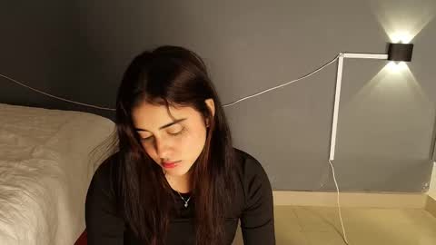 Naty  online show from December 5, 2025, 12:14 pm