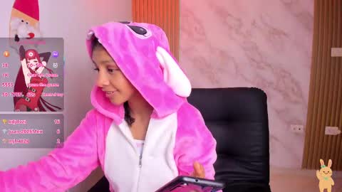 Natalia online show from November 11, 2025, 9:37 pm