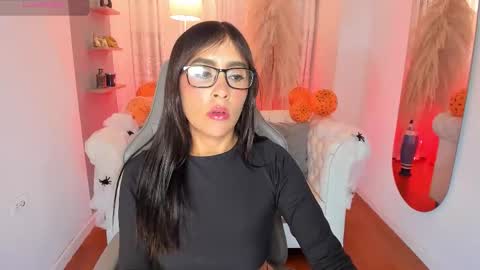 Natalia Leon online show from October 13, 2025, 4:23 am