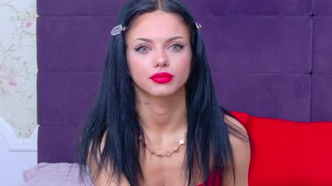 nataliacroft online show from May 21, 2026, 12:45 pm