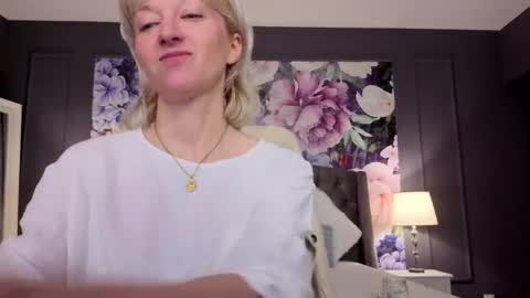 Snapshot of natalie_bitton chatting on May 11, 2026, 5:24 am Natalie online show from May 11, 2026, 5:24 am