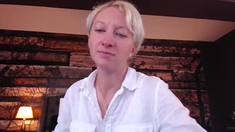 Snapshot of natalie_bitton chatting on May 22, 2026, 8:42 am Natalie online show from May 22, 2026, 8:42 am