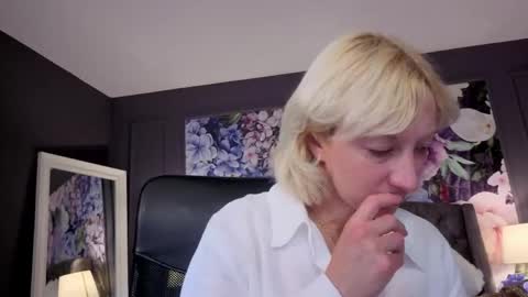 Snapshot of natalie_bitton chatting on June 8, 2026, 5:08 am Natalie online show from June 8, 2026, 5:08 am