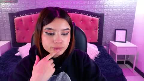 Snapshot of natalie_loffreda chatting on September 10, 2025, 2:55 am natalie online show from September 10, 2025, 2:55 am