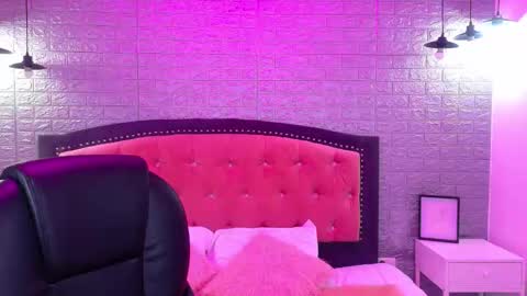 Snapshot of natalie_loffreda chatting on September 24, 2025, 2:48 am natalie online show from September 24, 2025, 2:48 am