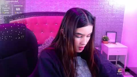 natalie  online show from November 19, 2025, 3:17 am