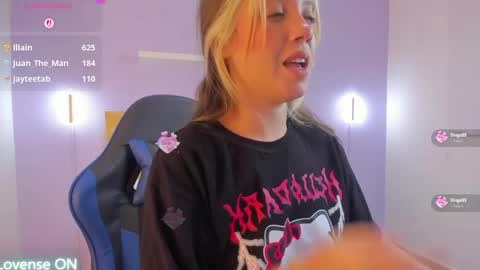 Nataly online show from May 15, 2026, 11:23 pm