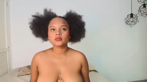 Snapshot of nataly_velez chatting on December 29, 2024, 7:32 pm Naty online show from December 29, 2024, 7:32 pm