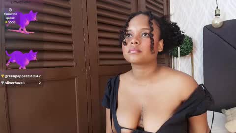 Snapshot of nataly_velez chatting on February 19, 2025, 9:25 pm Naty online show from February 19, 2025, 9:25 pm