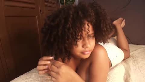 Snapshot of nataly_velez chatting on February 25, 2025, 1:20 am Naty online show from February 25, 2025, 1:20 am