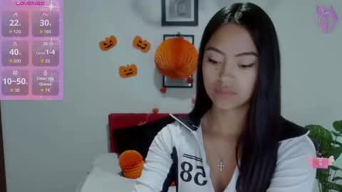 Nataly Escobar online show from October 15, 2025, 1:00 pm