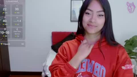 Nataly Escobar online show from November 14, 2025, 2:05 pm