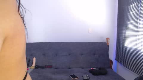 Snapshot of natalygreww chatting on April 25, 2026, 5:43 pm online show from April 25, 2026, 5:43 pm