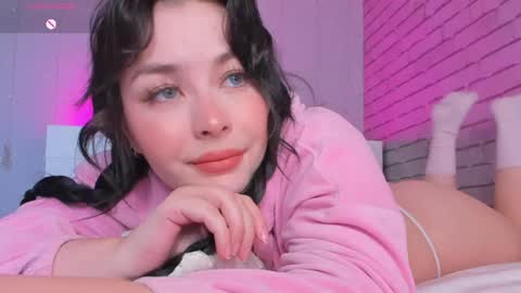 Snapshot of natalyhayes chatting on April 22, 2026, 7:11 am Nataly online show from April 22, 2026, 7:11 am