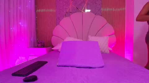 Natasha online show from November 1, 2025, 7:16 pm