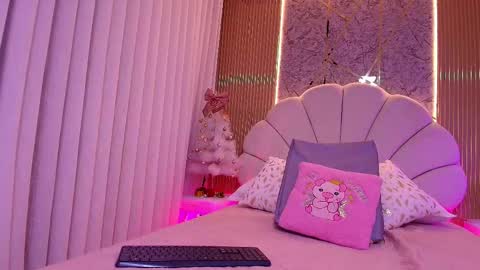 Natasha online show from November 26, 2025, 7:15 pm