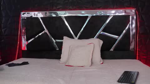 Natasha Vesper  online show from November 4, 2025, 12:15 pm