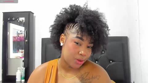 Snapshot of natassha_brown chatting on October 19, 2025, 1:28 am Natassha online show from October 19, 2025, 1:28 am
