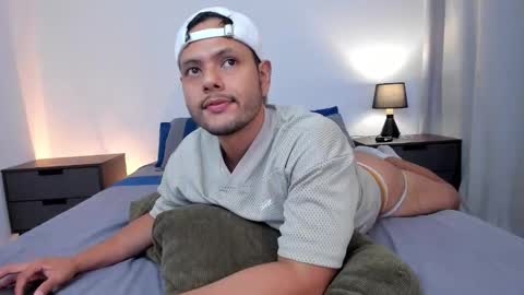 Snapshot of nate_ocean chatting on February 11, 2026, 5:01 am Nate Ocean online show from February 11, 2026, 5:01 am