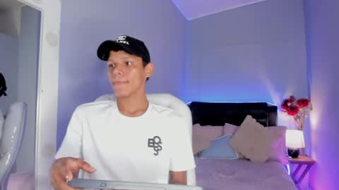 nathalie_moon_ online show from April 8, 2026, 1:11 pm