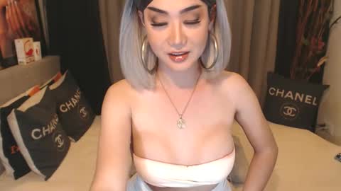 Snapshot of nathaliehuges chatting on October 22, 2025, 7:41 am Goddess Nathalie online show from October 22, 2025, 7:41 am