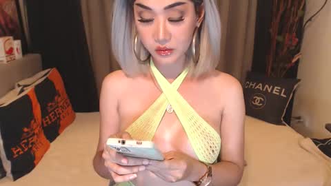 Snapshot of nathaliehuges chatting on October 28, 2025, 7:23 am Goddess Nathalie online show from October 28, 2025, 7:23 am