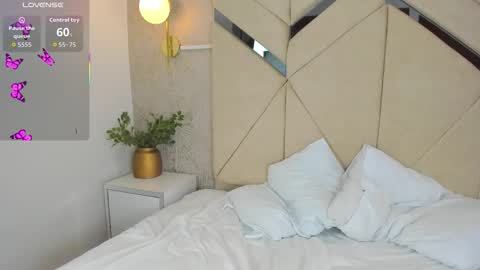 Snapshot of nathalieross1 chatting on December 4, 2025, 11:46 pm Nathalie Ross online show from December 4, 2025, 11:46 pm