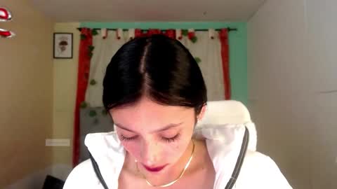 nathaly_blue online show from December 17, 2025, 1:33 am