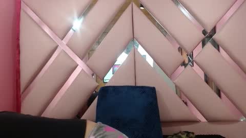 nathaly low online show from January 8, 2026, 12:07 pm