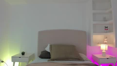 NATHALY  online show from November 20, 2025, 10:37 am