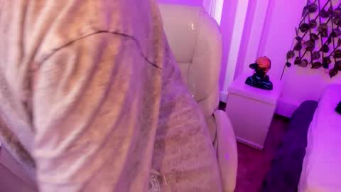 nathalyy_ds online show from February 5, 2026, 7:29 pm