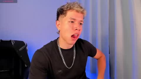 Snapshot of nathan_blake_ chatting on November 12, 2025, 9:25 pm Nathan online show from November 12, 2025, 9:25 pm