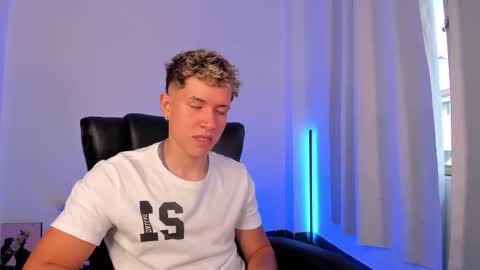 Snapshot of nathan_blake_ chatting on November 26, 2025, 8:21 pm Nathan online show from November 26, 2025, 8:21 pm