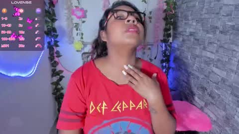 Snapshot of nathasha_jhonsom_ chatting on December 20, 2025, 8:10 am Naty online show from December 20, 2025, 8:10 am