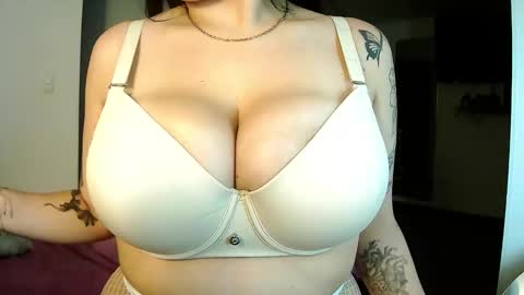 Snapshot of nathy_jones chatting on February 16, 2025, 11:37 pm Nathaly Jones online show from February 16, 2025, 11:37 pm