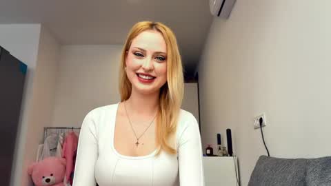 Snapshot of natishaelliston chatting on April 30, 2026, 1:50 pm Mia online show from April 30, 2026, 1:50 pm
