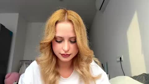 Snapshot of natishaelliston chatting on May 14, 2026, 2:13 pm Mia online show from May 14, 2026, 2:13 pm