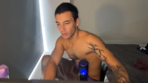 Snapshot of native_boy2 chatting on March 16, 2026, 1:00 am native_boy2 online show from March 16, 2026, 1:00 am