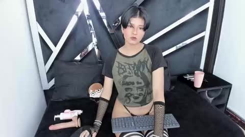 natsumiht online show from October 14, 2025, 4:57 am