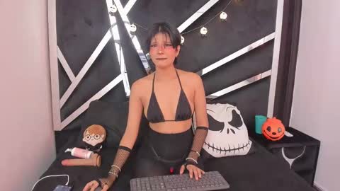 natsumiht online show from October 20, 2025, 5:19 am