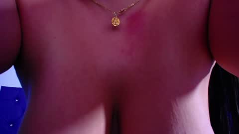 Snapshot of naturalboobs1 chatting on December 15, 2024, 6:29 am Annie online show from December 15, 2024, 6:29 am