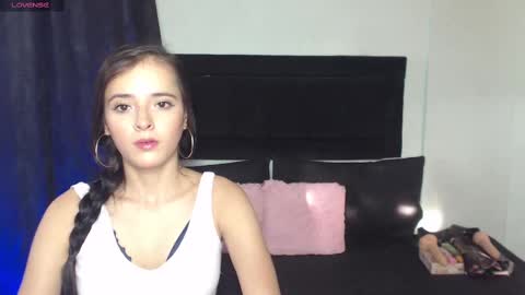 Snapshot of naty_cami_ chatting on March 12, 2025, 9:35 pm naty_cami_ online show from March 12, 2025, 9:35 pm