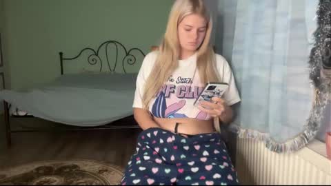 Andreea online show from November 12, 2025, 4:24 am