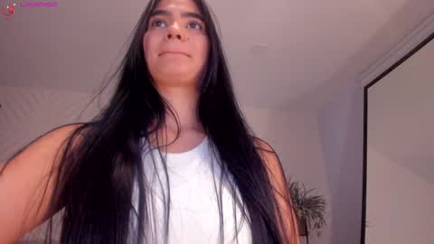 Snapshot of natyferrer chatting on January 24, 2025, 5:00 pm Naty Ferrer online show from January 24, 2025, 5:00 pm