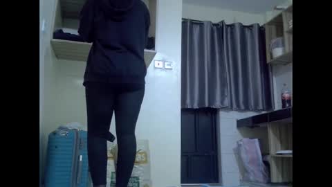 Snapshot of naughty_baddie5 chatting on November 6, 2025, 9:48 pm candy online show from November 6, 2025, 9:48 pm