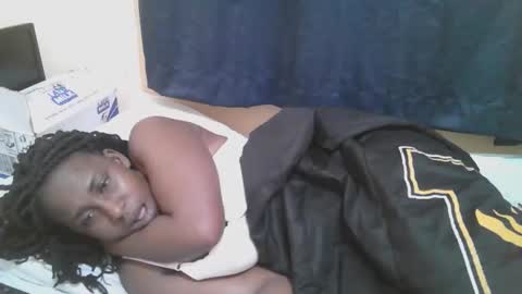 Snapshot of naughty_slender2 chatting on December 4, 2025, 6:44 am jn online show from December 4, 2025, 6:44 am