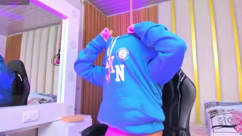 Stefany online show from May 6, 2026, 1:47 am